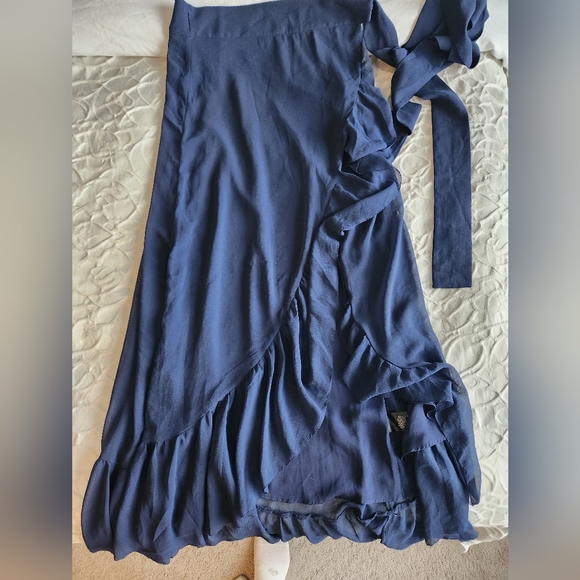 Aritzia Dresses & Skirts - Aritzia Wilfred Chiffon Maxi Wrap Skirt